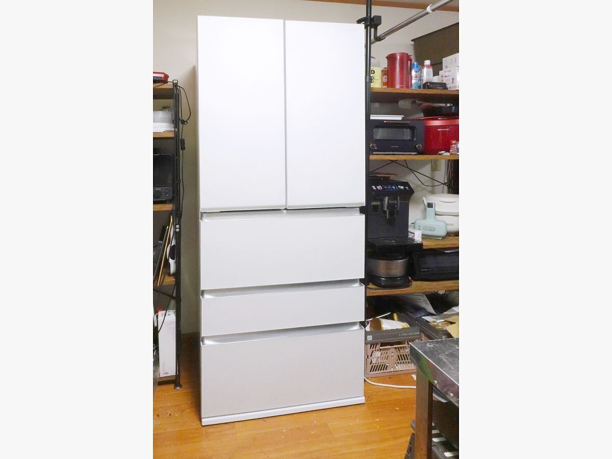 奥行きスリムな500L冷凍冷蔵庫、アクア「AQR-TXA50N」は明るい庫内とたっぷり冷凍のスゴイやつ