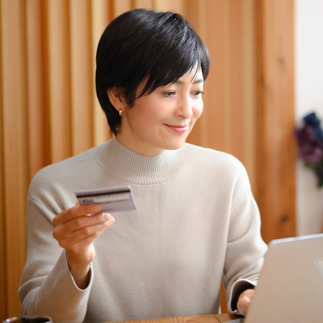 【主婦1000人に質問】クレジットカードの月々の支払額は？ 2位は「5万円〜10万円未満」