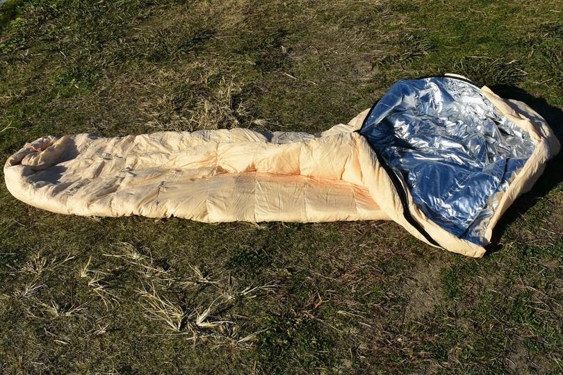 宇宙服素材とアルミコートナイロン活用でぽかぽか眠れる寝袋「ALUGEL Sleeping Bag」