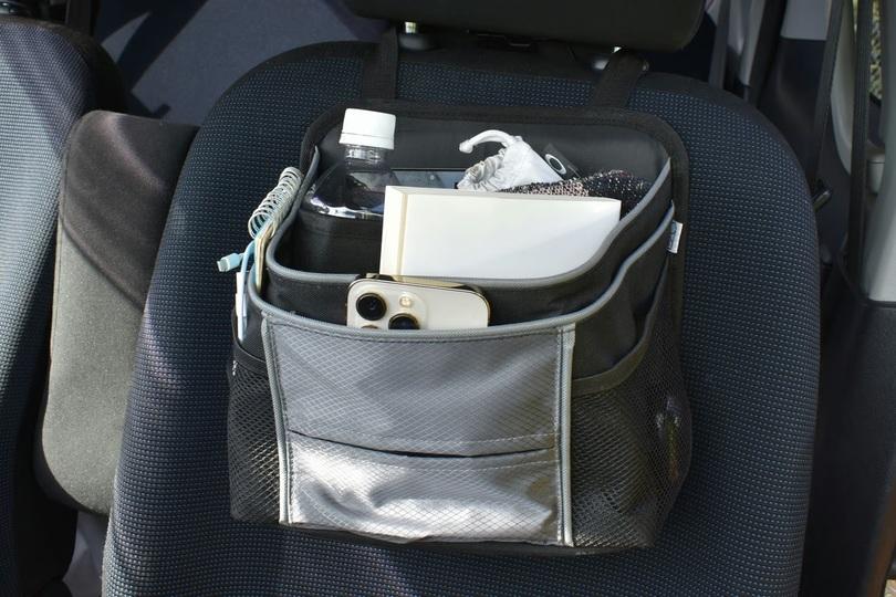 ポケット10個で散らかりがちな小物が整理できる車内専用収納バッグ「Cabbie」を使ってみた