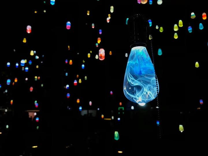 科学と芸術がクロスオーバーして誕生した幻想的なLEDランプ「EP Light」