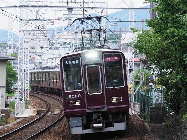 乗降客数が少ないのに…なぜ？ 阪急・岡本駅に特急が停車する不思議 実は中間駅の利用者にも気を配った“一石二鳥”の策でした