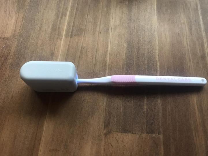 コレに突っ込んでおくだけで、歯ブラシを清潔に保てます