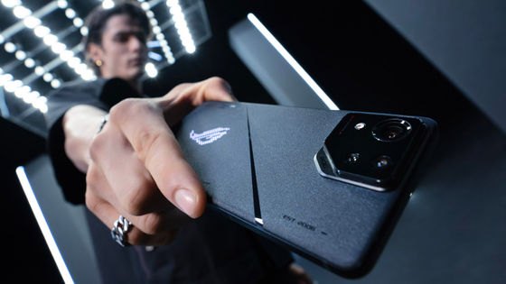 ASUSがゲーミングスマホ「ROG Phone 8」を発表、Snapdragon 8 Gen 3やワイヤレス充電を搭載して約16万円から