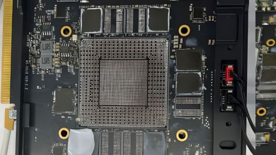 「GPUとVRAMを抜き取って光る板と化したGeForce RTX 4090」が中古市場で完動品と偽って売られている、中国の規制回避AIボード工場から流れた品物か？