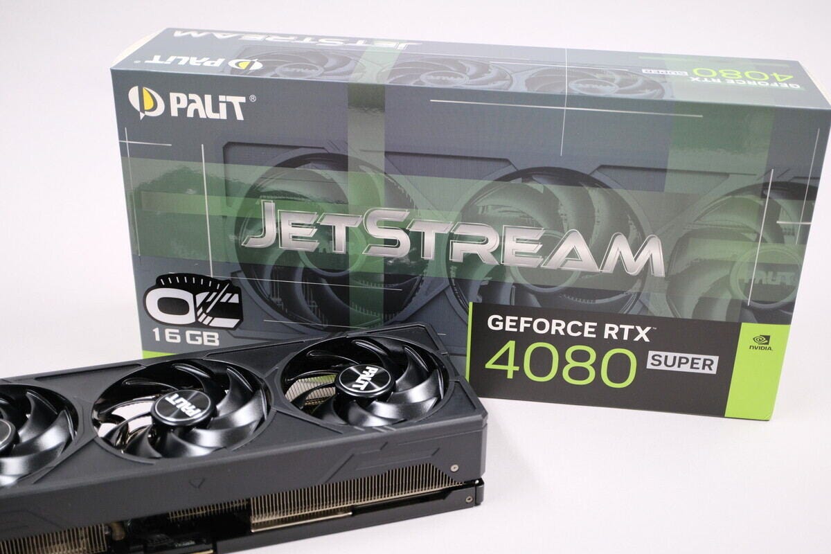 逆に全く光らない「Palit GeForce RTX 4080 SUPER JetStream OC」レビュー – 電源コネクタ部の改良が嬉しい