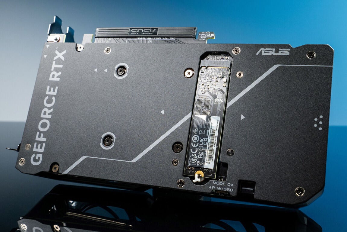 グラボ背面にM.2スロット搭載、PCIe x16スロットの帯域を活かせる「ASUS GeForce RTX 4060 Ti」