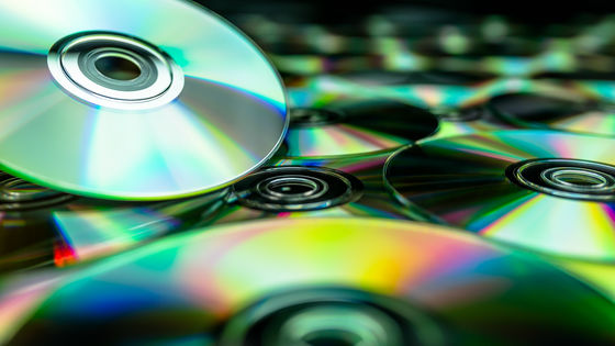 DVD・Blu-rayサイズの光学ディスクに数百TBのデータを保存可能な技術が誕生、ブランクディスク生産工程はDVDと互換性あり