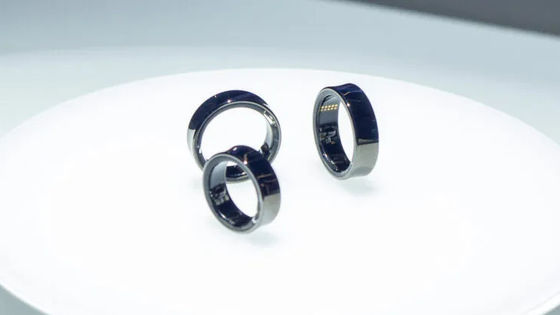 Samsungが健康管理が行えるリング型デバイス「Galaxy Ring」の実物を初披露