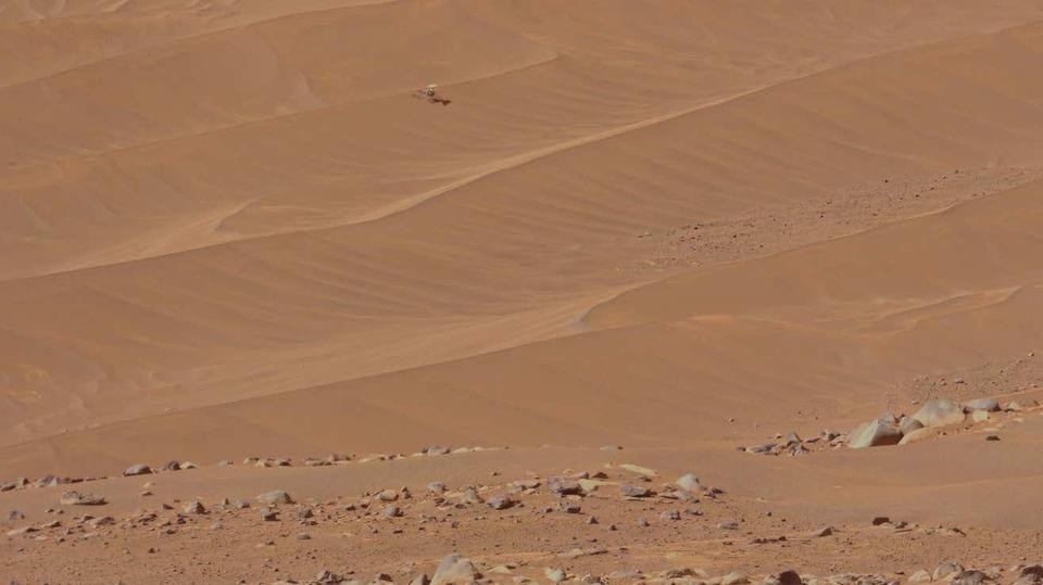 火星探査車パーサヴィアランス、眠りについた相棒ヘリの姿を撮影