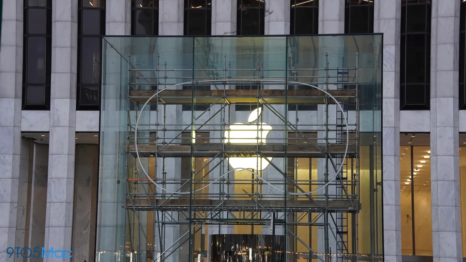 ニューヨークのApple Storeに巨大Apple Vision Pro出現中