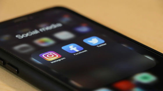 X(旧Twitter)・TikTok・Snap・Discord・MetaのCEOがSNSでの子どもの安全性についての公聴会に召喚される、Metaのマーク・ザッカーバーグCEOがSNSによって危害を加えられた子どもやその家族に対して謝罪