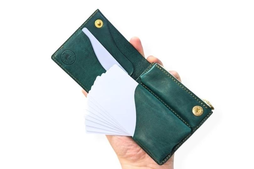 利き手によって配置を変えられるコンパクト財布「Epica-エピカ-」