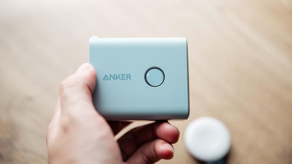 Ankerのハイブリッド充電器を約1年使ってわかった「欲しかった機能」