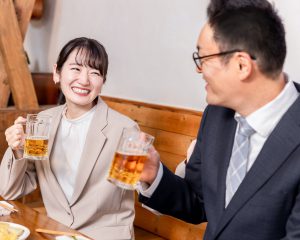 なぜか好感度が高い男性の“自虐ネタ”。「惹かれる／引かれる」の明暗は何で決まるのか