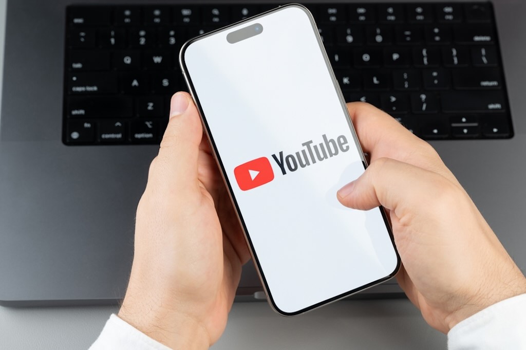 YouTube、「ファクトチェック」のメモ機能を米国で試験中