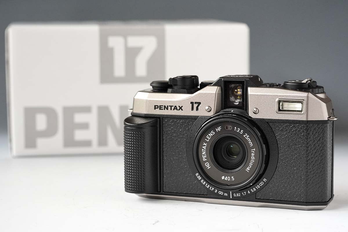 【実機速報】リコー、ハーフサイズのフィルムカメラ「PENTAX 17」 実売88,000円