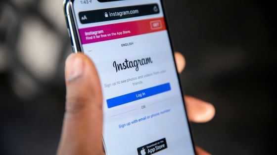 Instagramは年齢が13歳と記載されているアカウントにも性的な動画を推奨し続けていることがテストで発覚