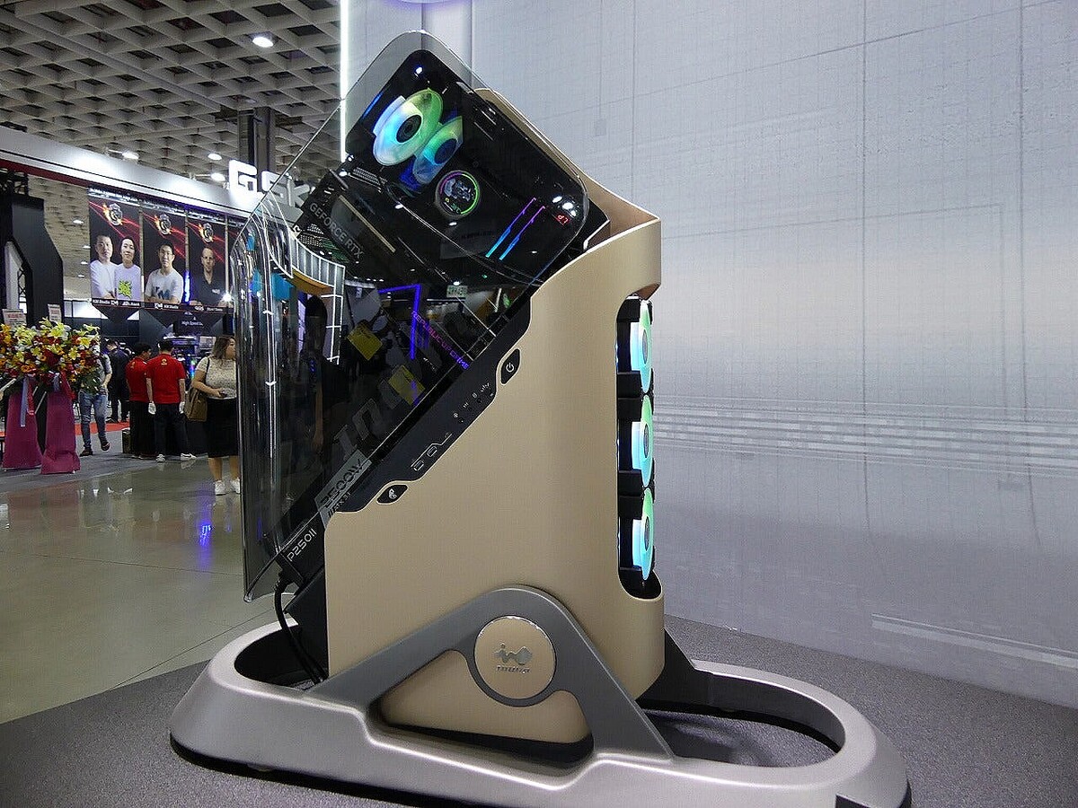 COMPUTEX TAIPEI 2024 – IN WIN、回転ギミックを備えた巨大フルタワー「Infinite」を展示
