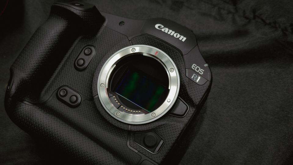 キヤノンがフラッグシップミラーレス「EOS R1」を正式発表。王者のカメラだ…！
