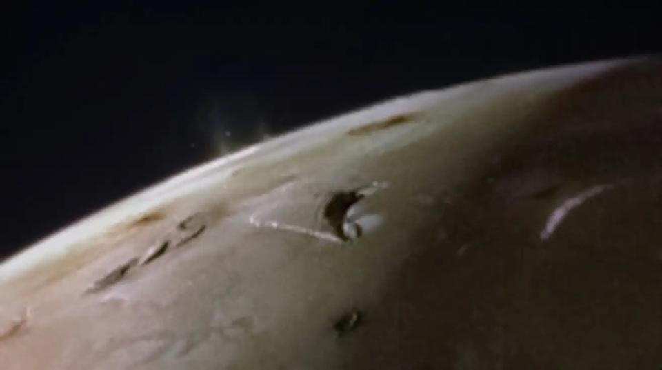 探査機ジュノー、衛星イオの溶岩湖を赤外線で観測
