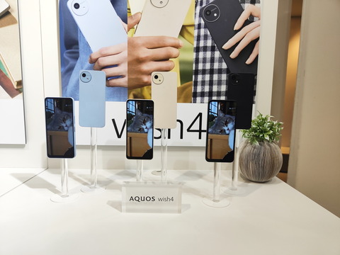 KDDI、エントリースマホ「AQUOS wish4」のキャリア版を法人向けに投入予告！今秋以降発売予定。au Online Shopではメーカー版を販売開始