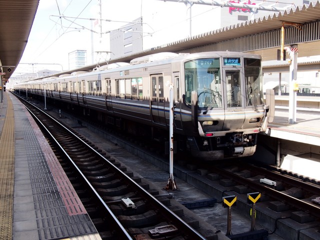 京阪神を爆速で結ぶ…あの無双の新快速にも「苦戦」の時代があった 不動の地位を築いたのは「民営化後」