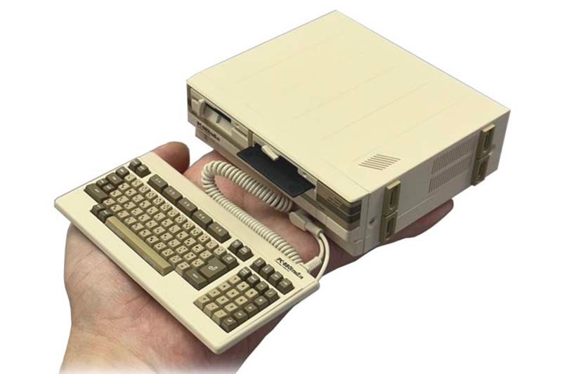 「PC-8801mkIISR」のミニチュアモデル、2025年春発売決定 価格は33,000円