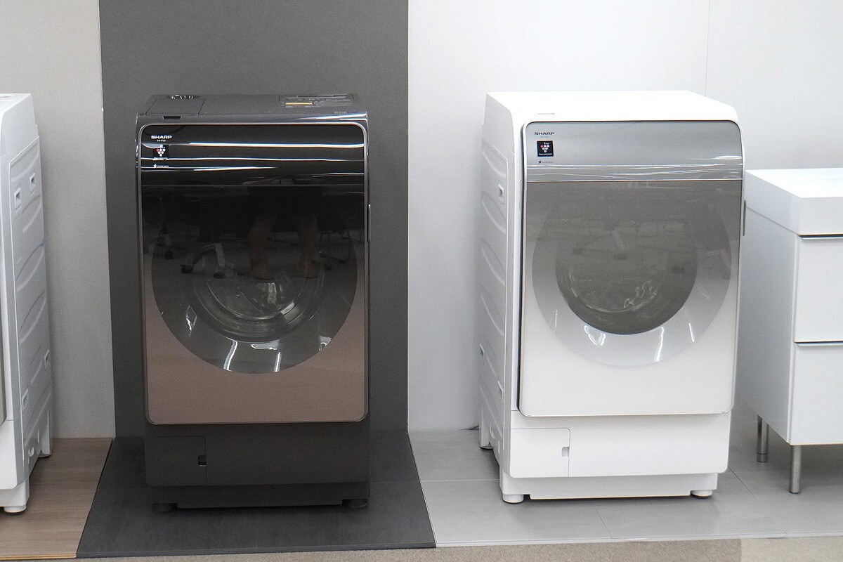 省エネ性能の高さで人気のシャープドラム式洗濯乾燥機、新製品はモモンガの風でシワ伸ばしも