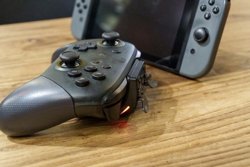 プロコンに装着するだけでゲームプレイを強化できる「Switch Proエクステンダー」を使ってみた