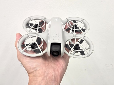 送信機不要でVlog撮影ができる小型ドローン「DJI Neo」を試す！DJI史上最小・最軽量で手のひらの上から離着陸も可能【レビュー】