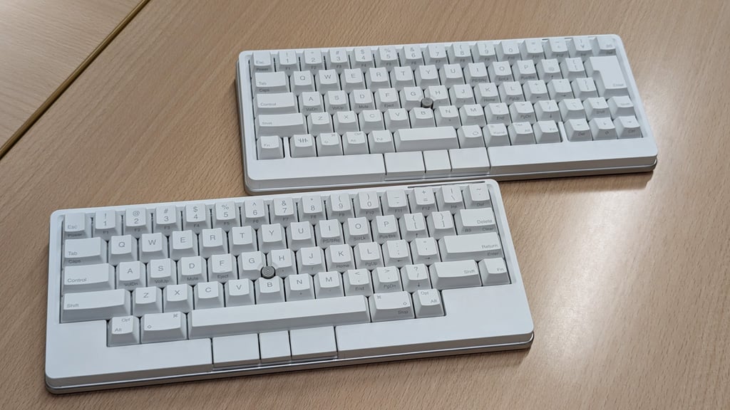 「HHKB Studio」に新色「雪」を発売 XRヘッドセットのパススルーで視認性のよい黒印字のキートップセットも提供