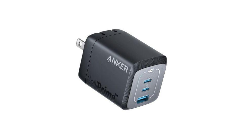 3ポート搭載でもここまでコンパクト。Ankerの小型万能充電器が実質6千円台じゃん【楽天セール】