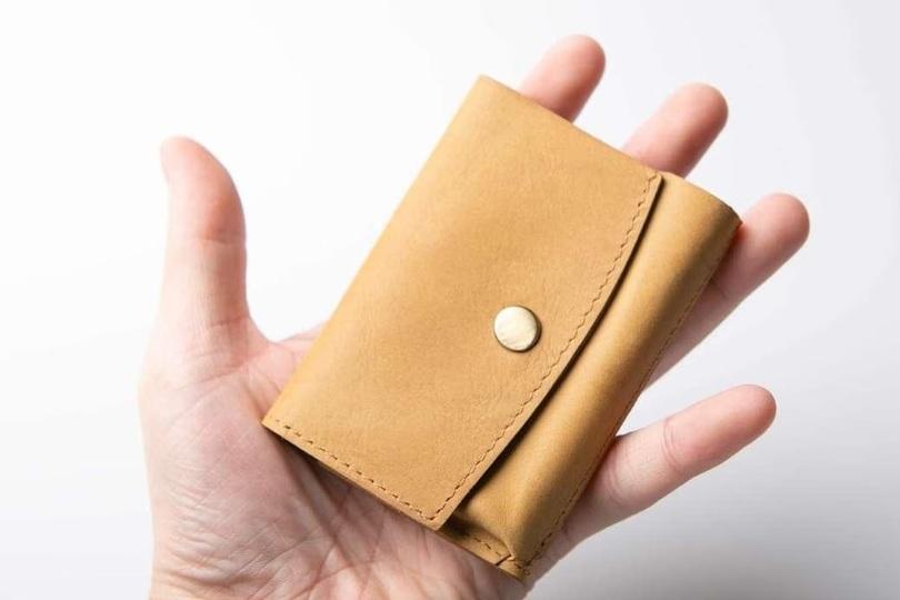 カードケース並みのコンパクトサイズ！お札を折らずに収納できる本革ミニ財布「TIDY pocket」