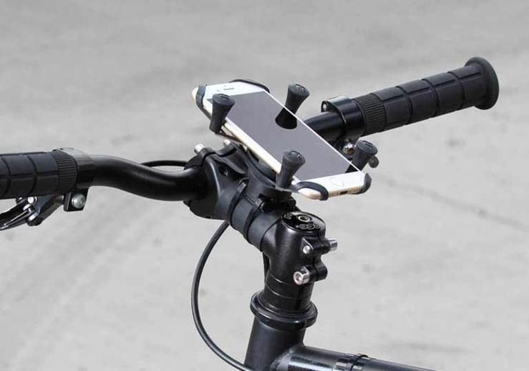 砂利道を走っても大丈夫。バイク＆自転車OKの、タフすぎるスマホホルダー