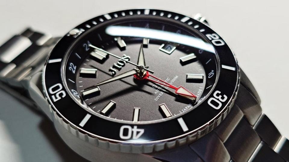 滋賀県発！200M防水GMTダイバーズウォッチ「GMT DIVER'S 104」