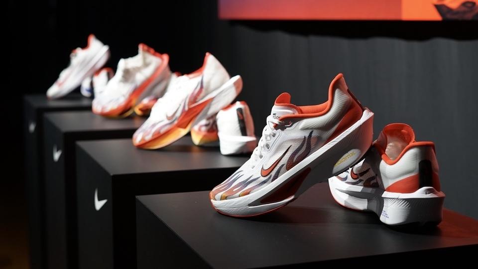 燃えよ足元、そして速くなれ。NIKEの人気ランニングシューズが刷新