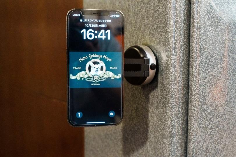 どこでも吸着スマホホルダー「CZ16」を使ってみた