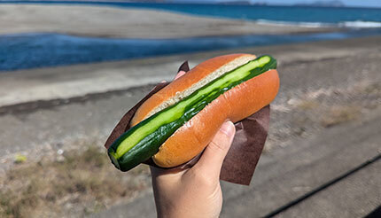 徳島発！きゅうりを丸ごと一本使った「きゅうりドッグ」ってどんな味？