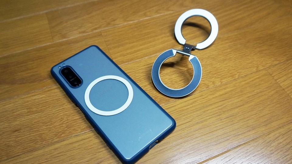 スマホスタンドにもなるスマホリング「Dual Magic Ring」の実力をチェック