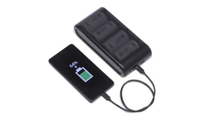 ビックカメラ、災害対策で常備したい単1形乾電池式のモバイル充電器「ドカでん」
