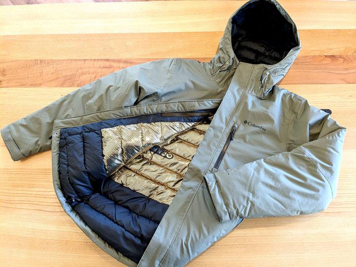 セーター卒業します。体温を逃がさないコロンビアのハイテクジャケット