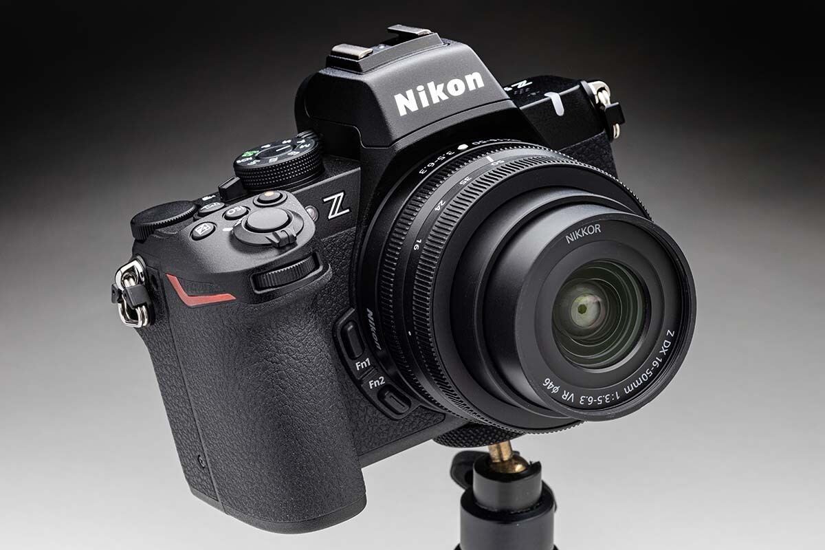 APS-Cミラーレスの新基準、ニコン「Z50II」 シグマ単焦点レンズで撮影してみた