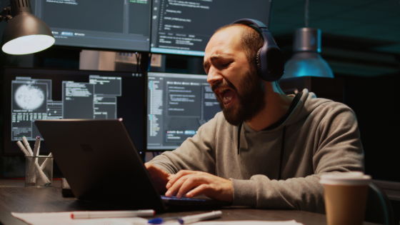 AIクローラーの被害を受けている開発者は独創的かつユーモラスな方法で反撃している