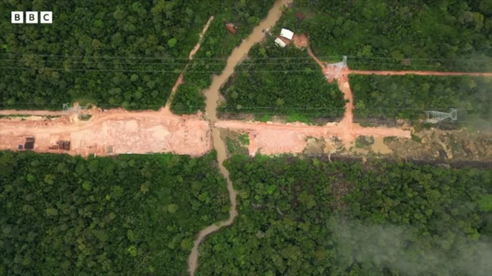 まじ何やってんの。COP30開催国のブラジル、アマゾン熱帯雨林を伐採して高速道路を建設
