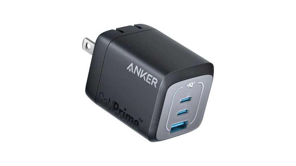 3ポート・高出力・手のひらに収まる小型な充電器。Ankerのコレ、万能ですね #AmazonスマイルSALE