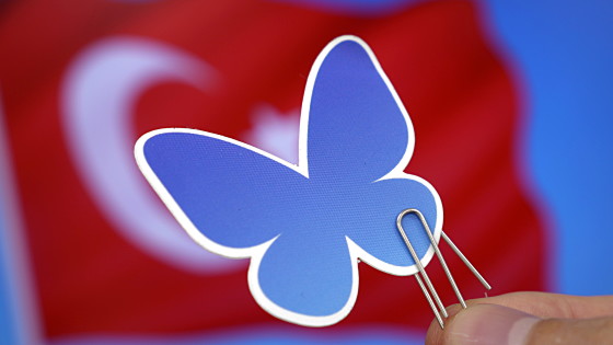 Blueskyがトルコ政府の検閲要求を受けて数十件のアカウントを制限、ただしサードパーティーアプリなら制限を回避可能