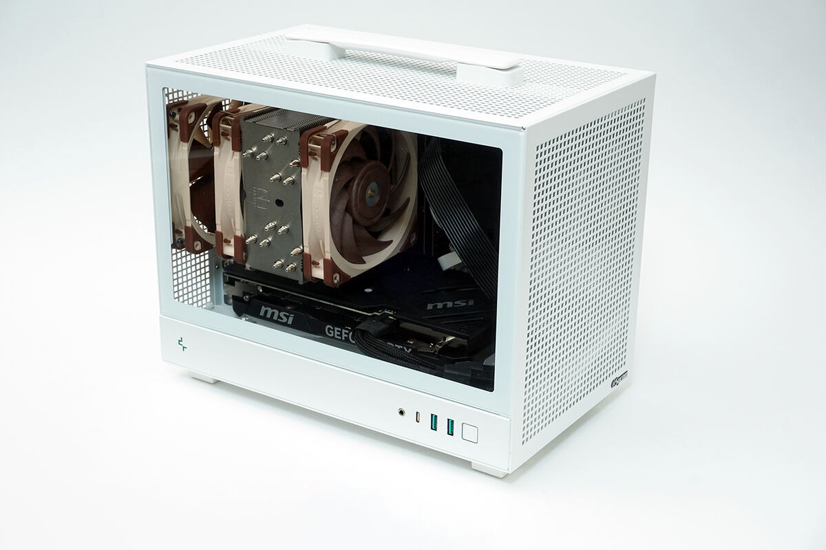 小型で静かで冷えて白くてパワフル！ サイコムの「G-Master Velox Mini」は“それいいね”が詰まったゲーミングPCだ