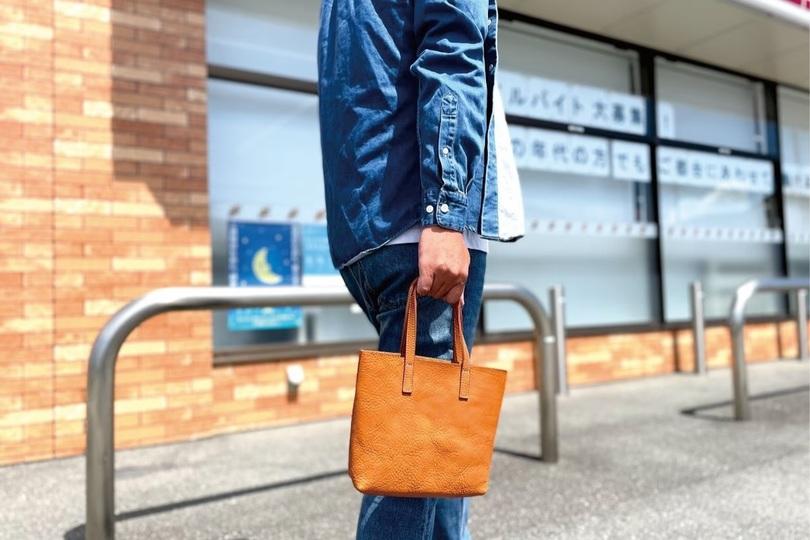 日常生活で本当に必要なものだけを持ち歩きたいとき「こでかけ本革トート」がぴったり