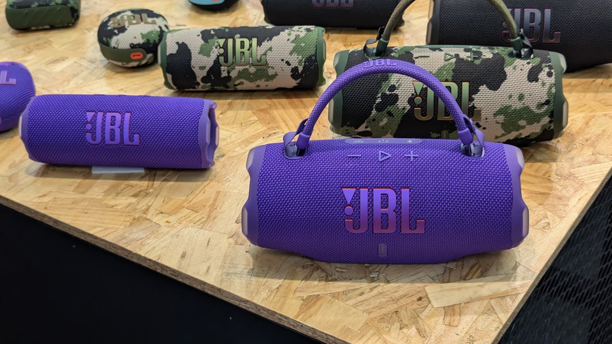 JBLがポータブルBluetoothスピーカー「JBL Flip 7」「JBL Charge 6」を発売 デバイスのUSB接続によるロスレス再生やAuracastに対応